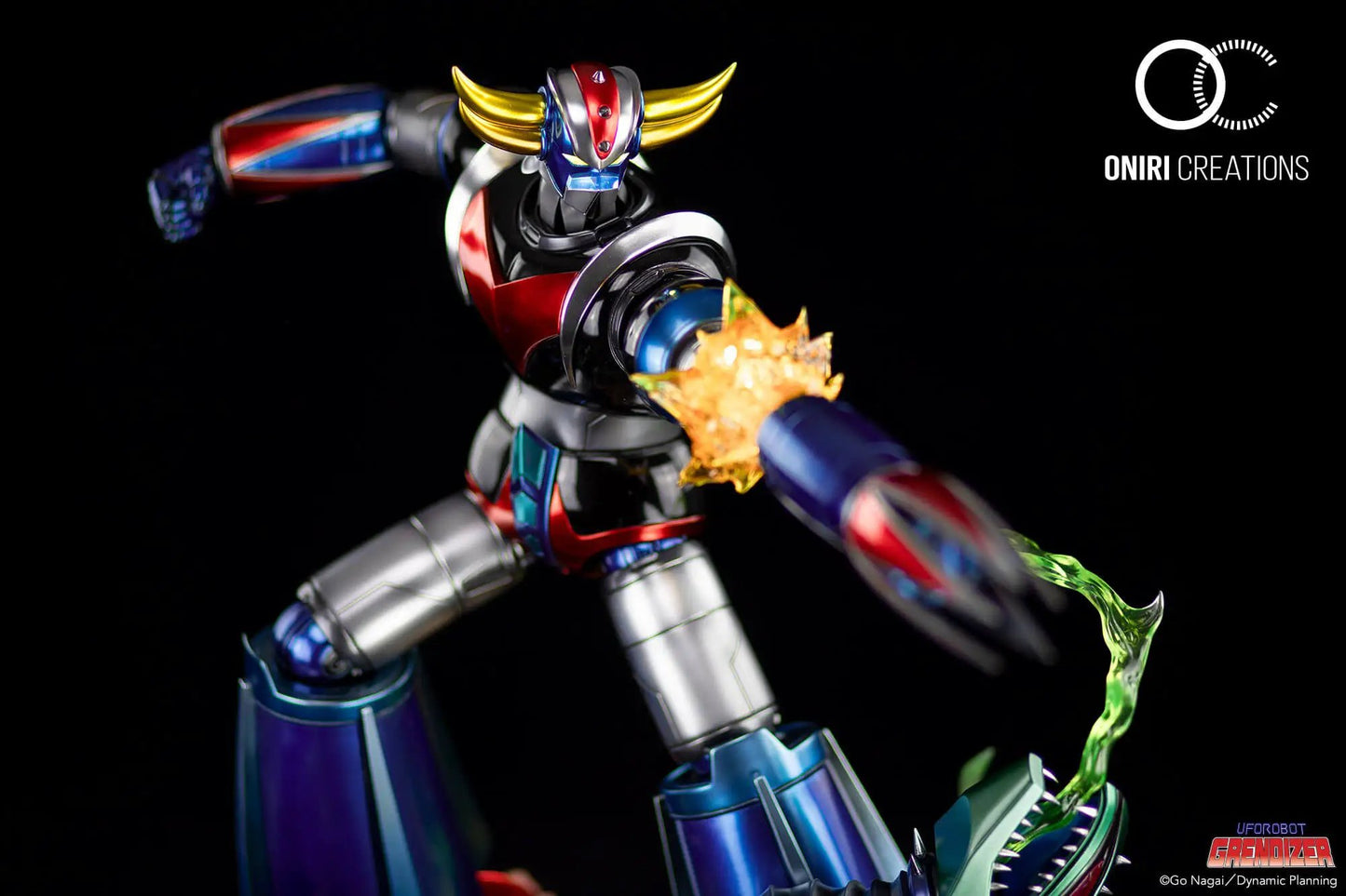 UFO Robot Grendizer premium statue by ONIRI CREATIONS, metallic silver armor with red and blue accents.