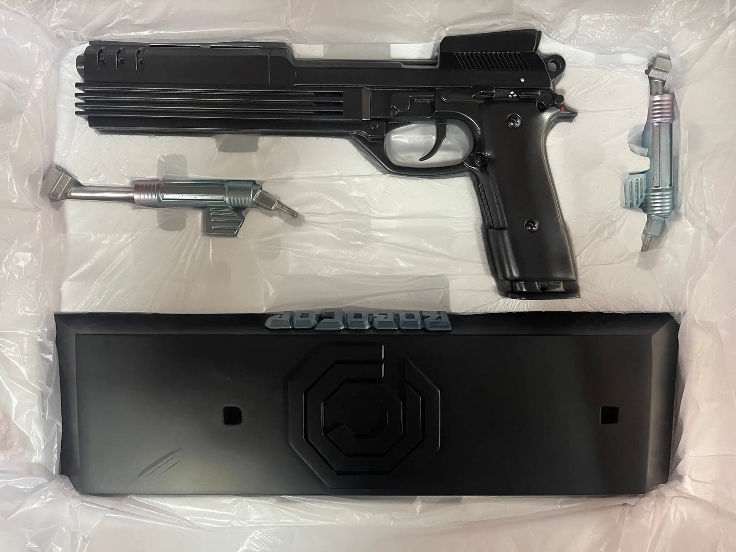 RoboCop 1/1 Auto-9 blaster, 33 cm, black prop pistol from Hollywood Collectables