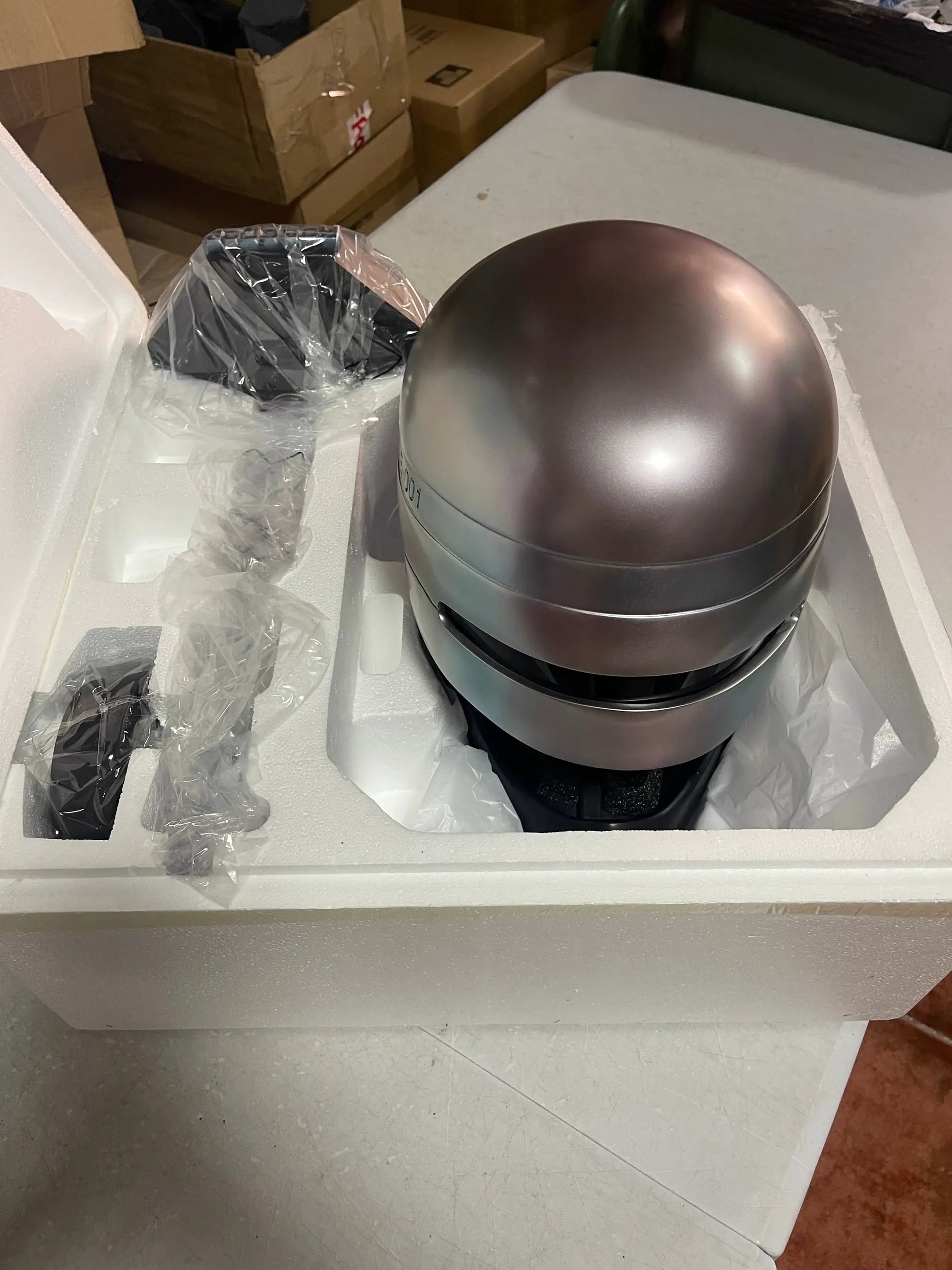 RoboCop helmet replica, 43 cm, gunmetal gray finish in foam packaging