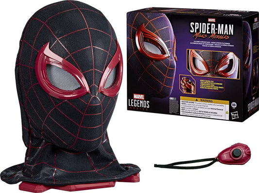 Spider-Man Miles Morales máscara electrónica de HASBRO; máscara negra con líneas rojas y control remoto incluido.