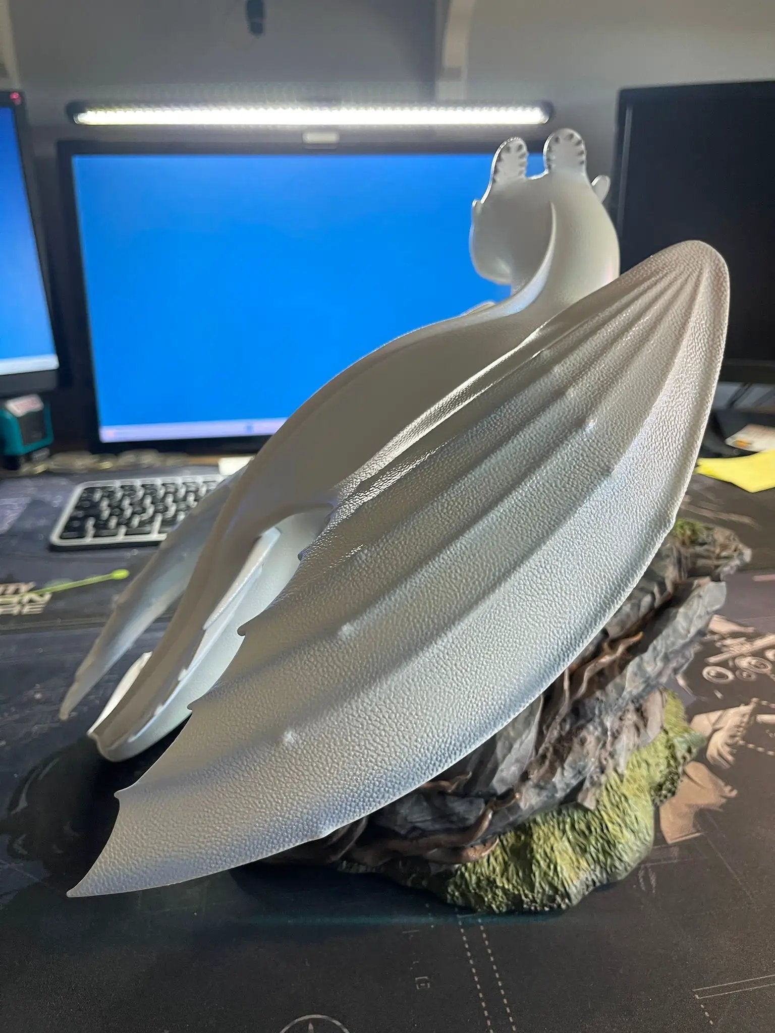 Beast Kingdom How to Train Your Dragon 3 Light Fury Master Craft figure, pale gray dragon statue with detailed textured wings