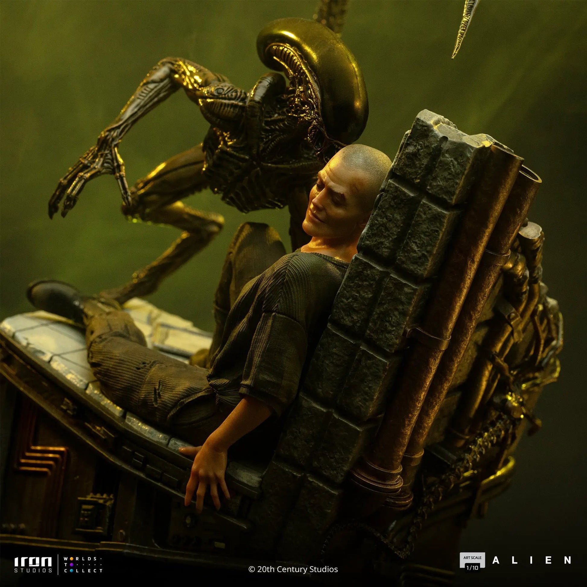 Pre-Order - Statue Ellen Ripley and Dog Alien - Alien 3 - Art Scale 1/10 - Iron Studios