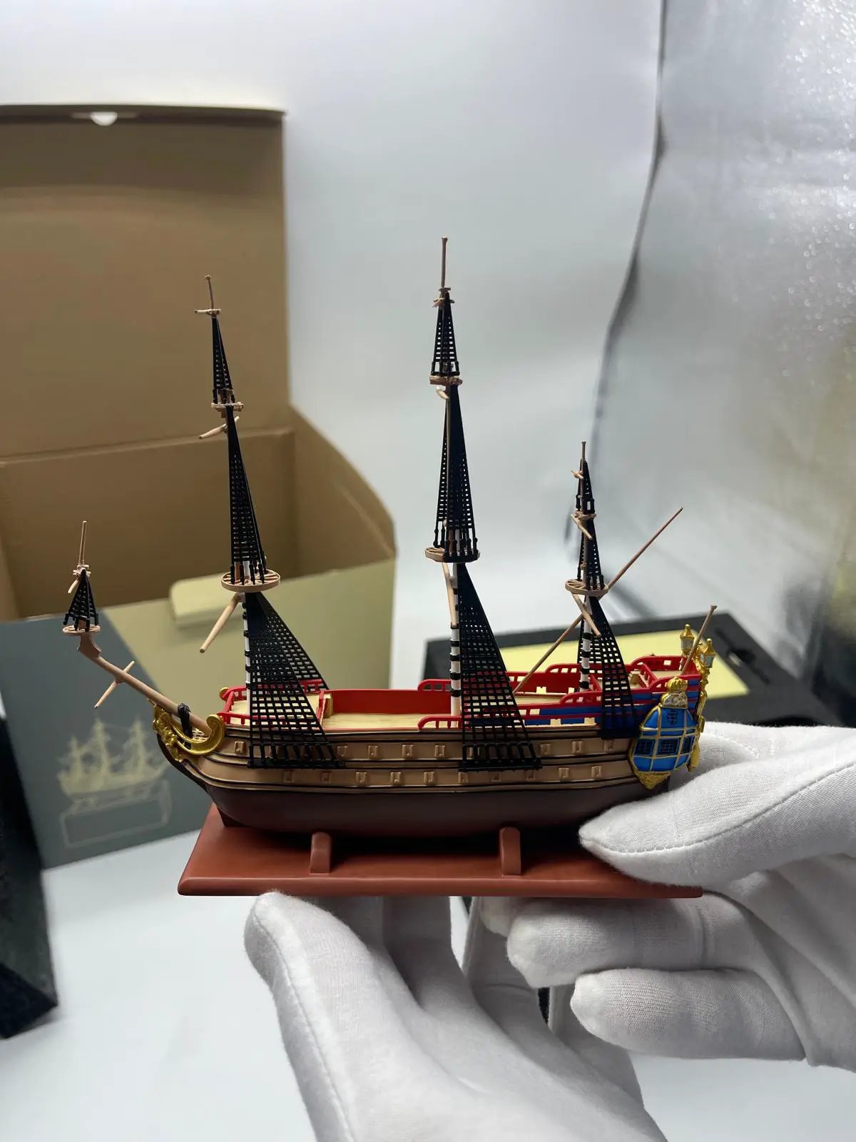 Figura de colección Tintin Unicornio de resina de 25 cm, MOULINSART, barco con mástiles negros y detalles dorados