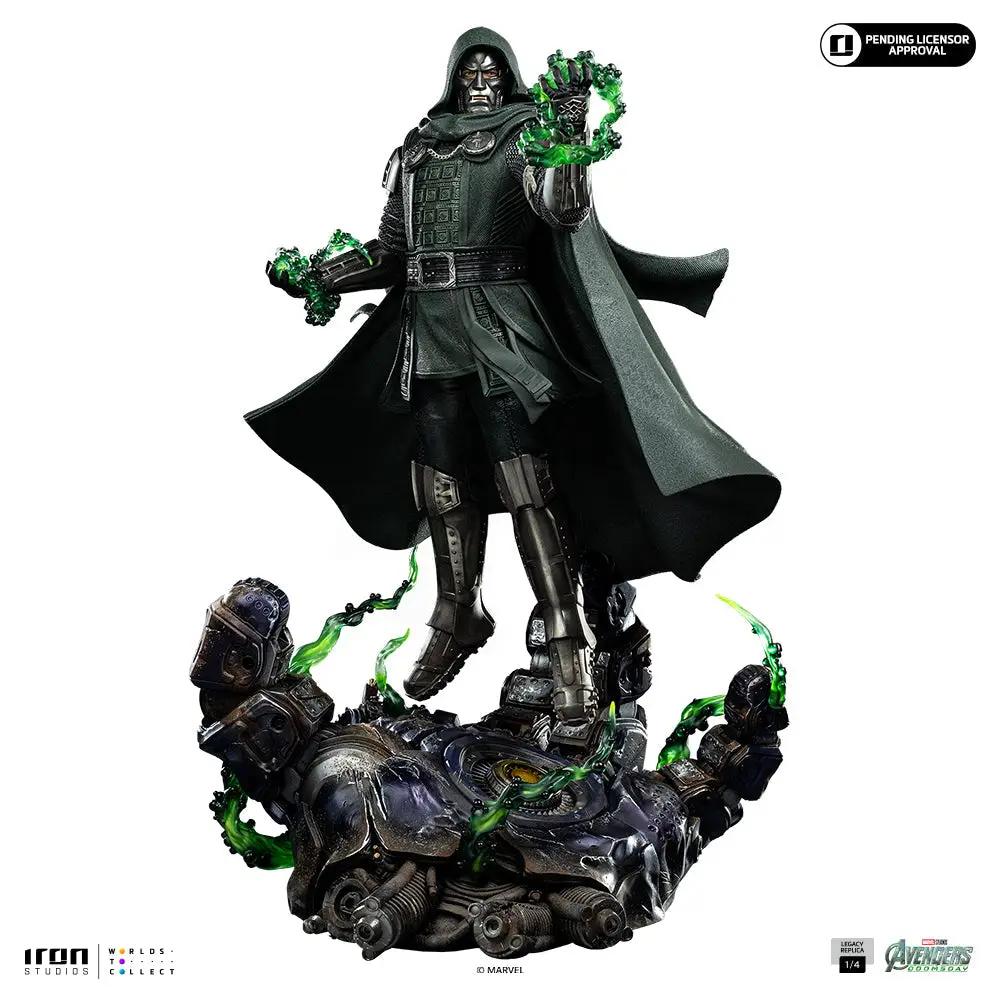 Statue Doctor Doom 1/4 scale by Iron Studios with dark armor and green energy effects