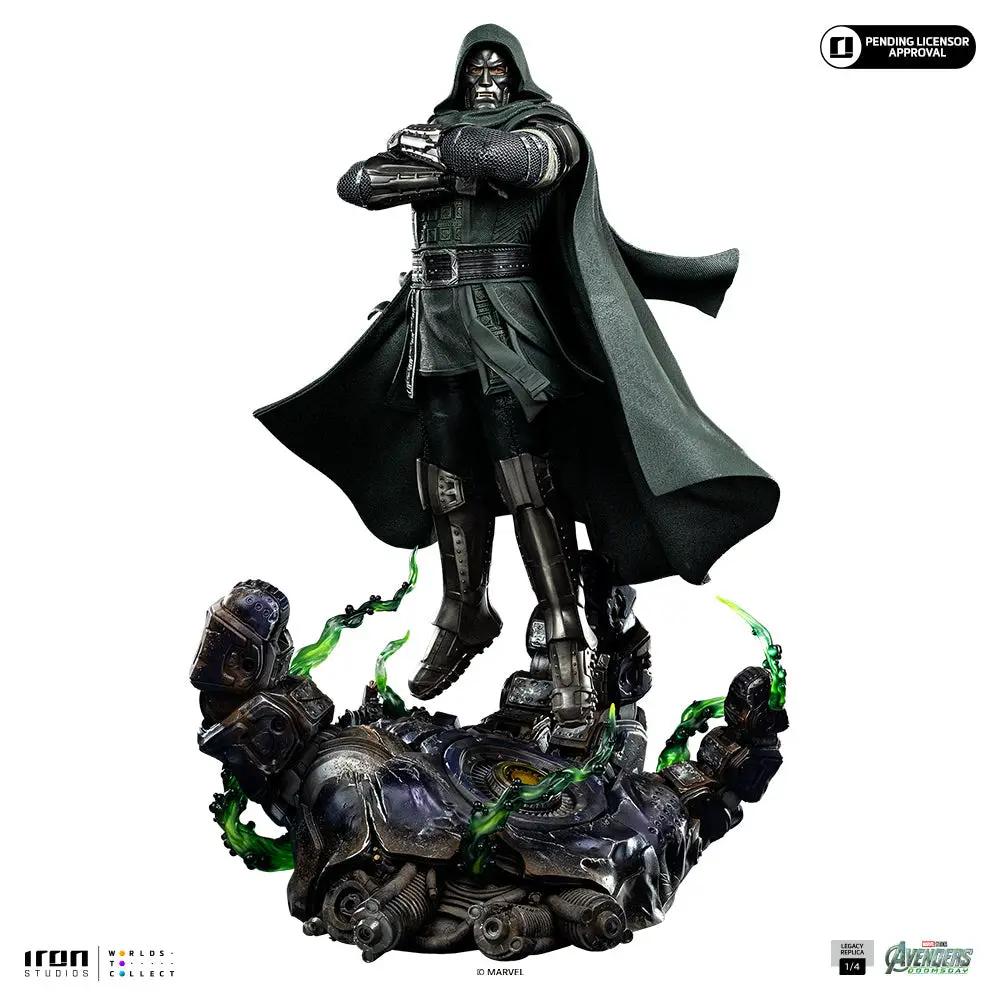 Statue Doctor Doom 1/4 scale by Iron Studios, black armored figure atop a wrecked base with green energy.