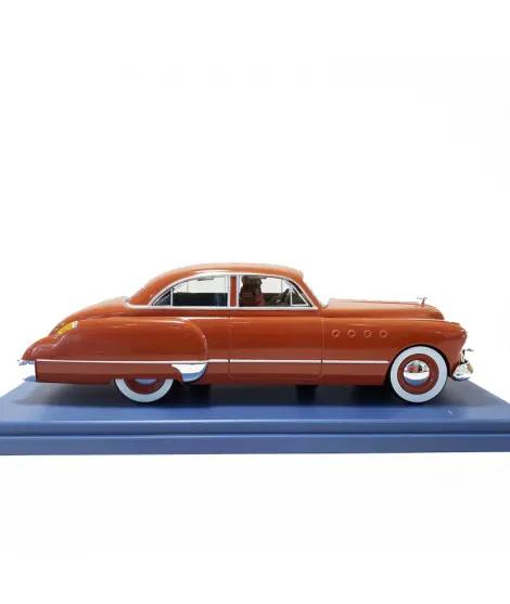 Coche a escala 1/24 MOULINSART Roadmaster de Müller, Tintin; color naranja con llantas blancas sobre base azul.