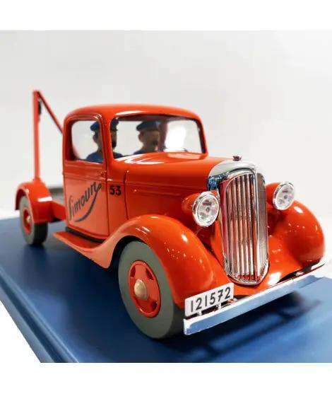 MOULINSART Tintin 1/24 scale tow truck model in red with chrome grille on blue base