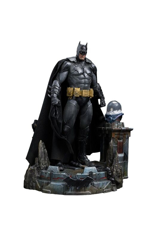 DC Comics: Batman Unleashed Deluxe 1:10 Scale Statue