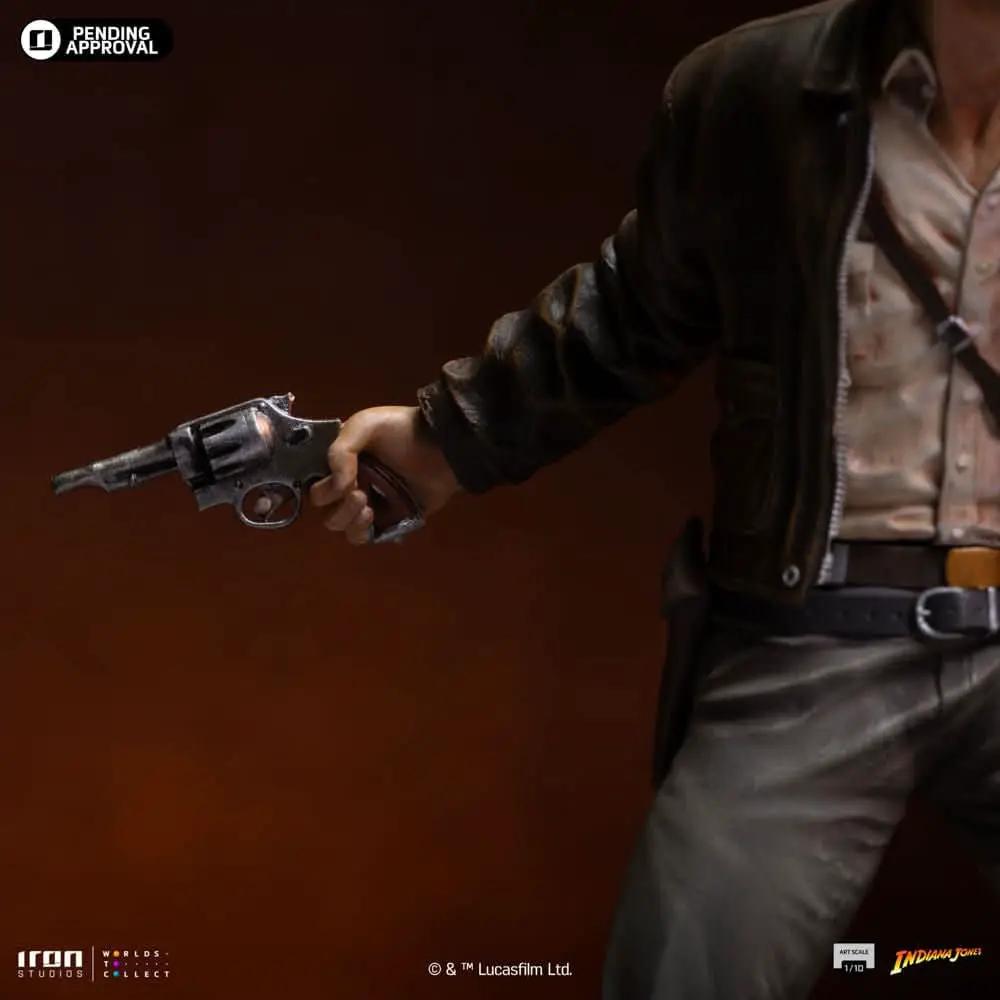 Indiana Jones 1/10 Art Scale statue by Iron Studios, brown leather jacket and revolver