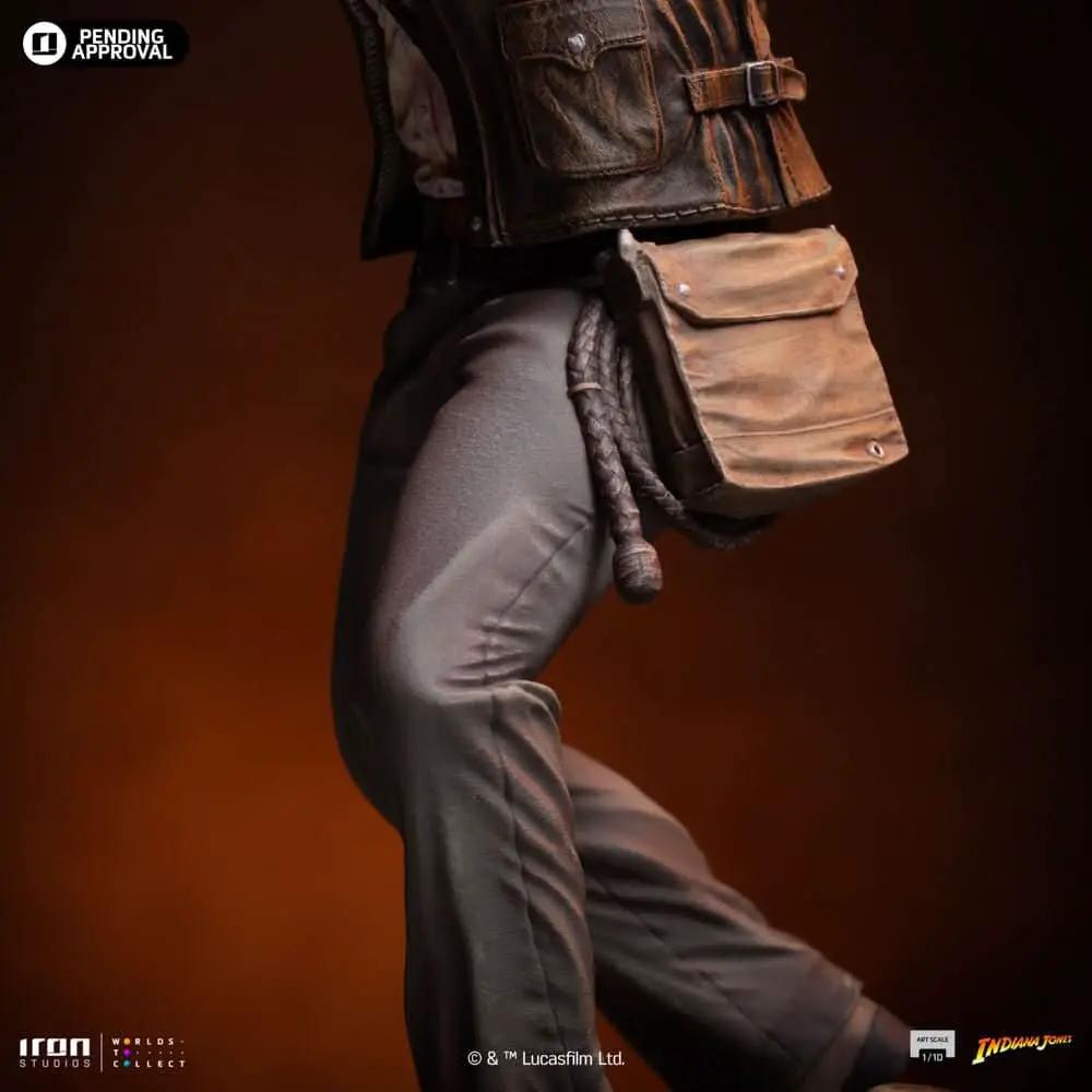 Indiana Jones Art Scale 1/10 statue by Iron Studios; brown leather jacket, satchel and whip.