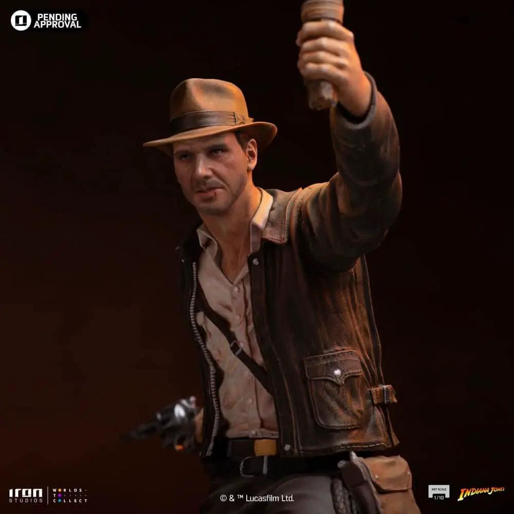 Indiana Jones statue by Iron Studios, Art Scale 1/10; brown leather jacket, beige shirt, fedora, raising a torch.