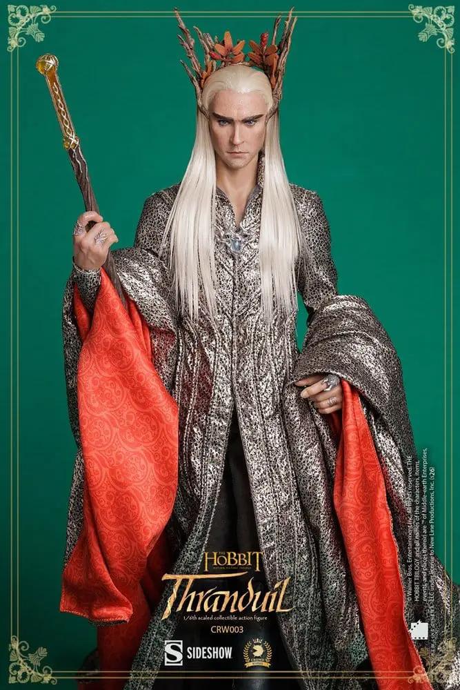 Figura 1/6 Thranduil de El Hobbit, 30 cm, ASMUS TOYS, con manto plateado y capa roja, cetro dorado.