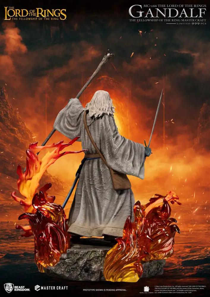Gandalf Master Craft estatua 58 cm de The Lord of the Rings, BEAST KINGDOM, figura con bastón y espada entre llamas.