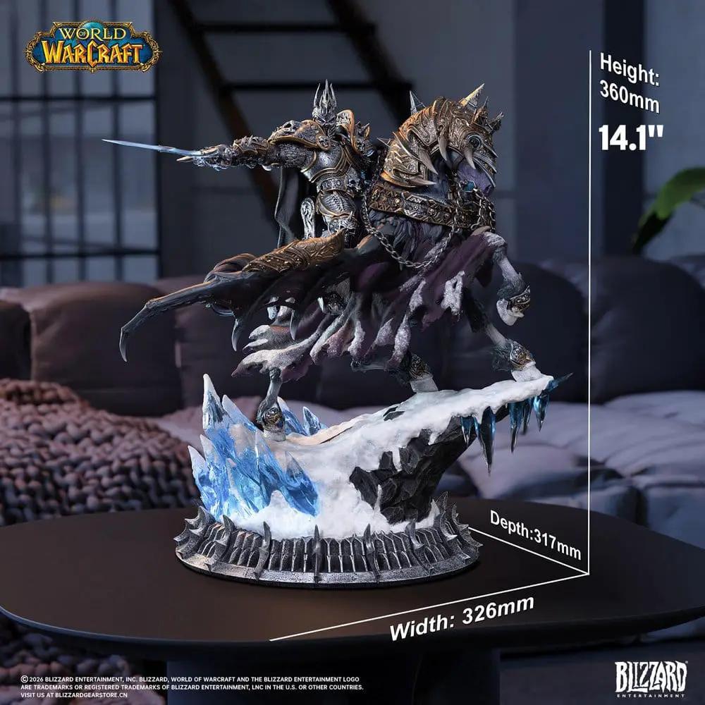Figura de acción Warcraft Estatua The Lich King & Invincible, 36 cm, de Blizzard; caballero en armadura oscura sobre base de hielo.