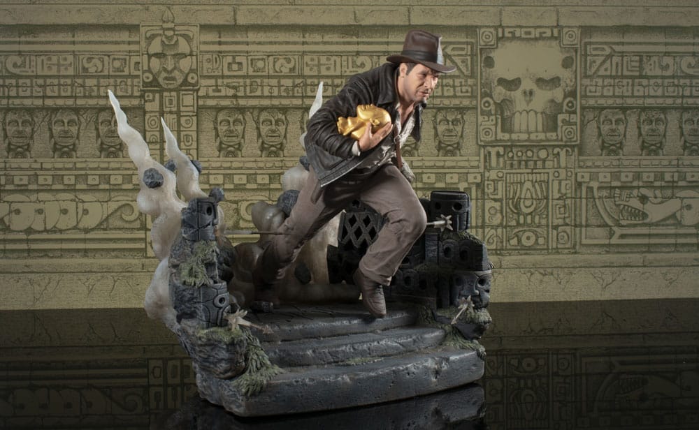 Indiana Jones: En busca del arca perdida Deluxe Gallery Estatua PVC Escape with Idol 25 cm