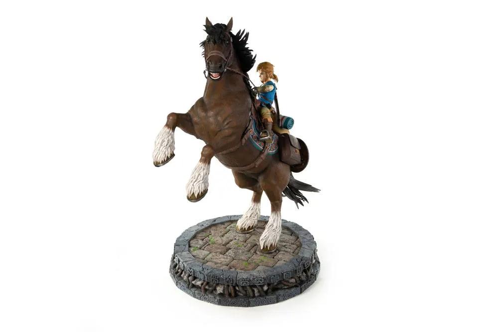 FIRST 4 FIGURES The Legend of Zelda Breath of the Wild Link on Horseback statue, 56 cm, brown horse on stone base