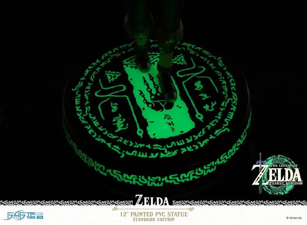 Figura de acción PVC Zelda 31 cm de The Legend of Zelda: Tears of the Kingdom, base circular iluminada en verde con runas