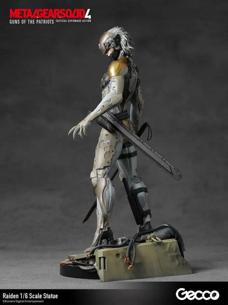 Raiden 1/6 Scale Statue from Metal Gear Solid 4 by GECCO; beige-gray armor with long sword