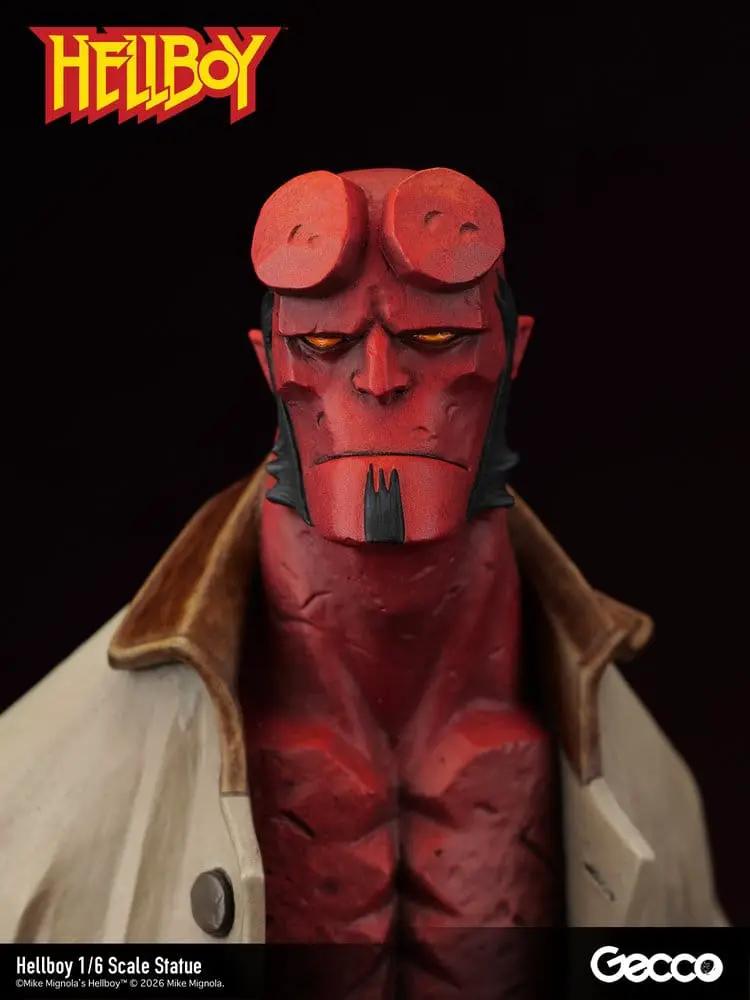 Hellboy PVC 1/6 scale action figure, 34 cm, red demon with beige trench coat by GECCO