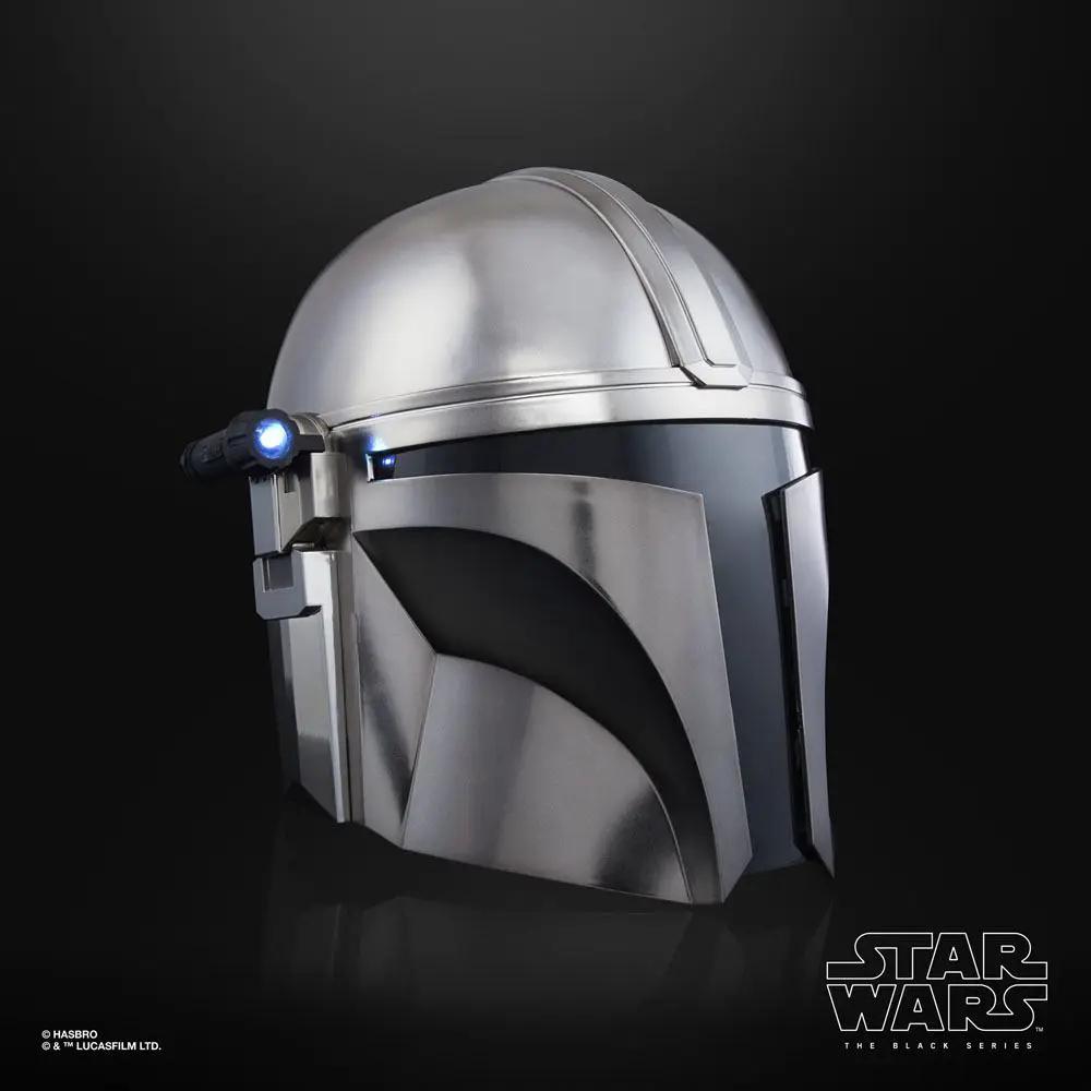 Casco electrónico The Mandalorian, Star Wars Black Series, HASBRO, plateado con visor oscuro y luz azul.