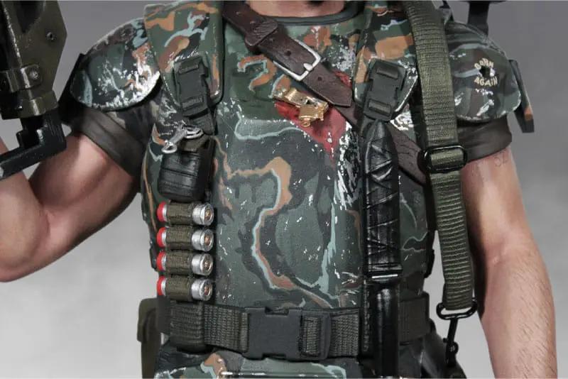 Alien Estatua 1/4 Corporal Dwayne Hicks statue in camo tactical gear with ammo belt, Hollywood Collectables.