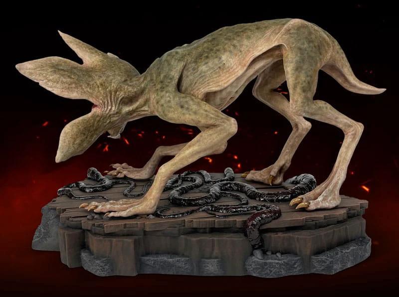 Demodog statue from Stranger Things, 25 cm, by Hollywood Collectables, on a rocky base