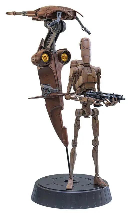 Star Wars Keeto Anzellan Droidsmith life-size display figures; brown droid and tall humanoid with rifle (2 figures)