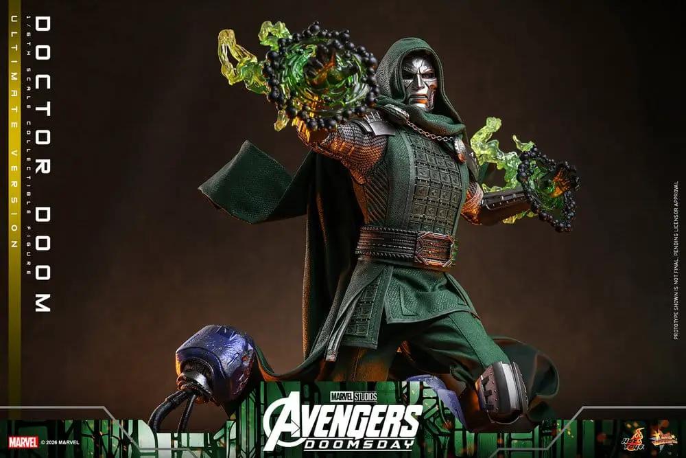 Figura de acción 1/6 Doctor Doom Ultimate de HOT TOYS, 31 cm, con capa verde y armadura detallada