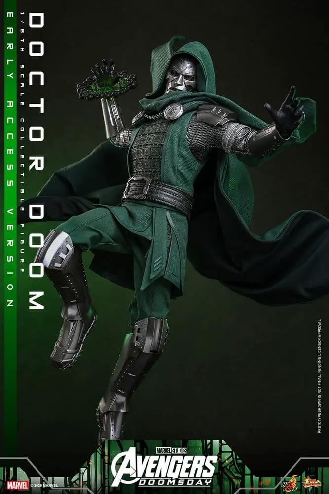 Doctor Doom 1/6 scale action figure by HOT TOYS, 31 cm, green cloak and silver armor