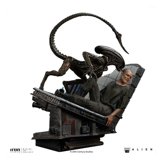 Iron Studios Alien 3 statue featuring Ellen Ripley and Dog Alien, 1/10 scale, 23 cm
