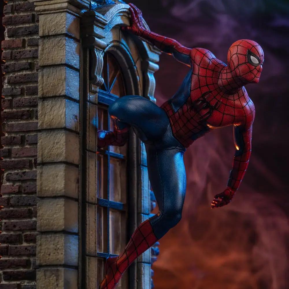 Spider-Man Art Scale Statue 1/10 by Iron Studios, 26 cm, red-and-blue suit clinging to a brick wall