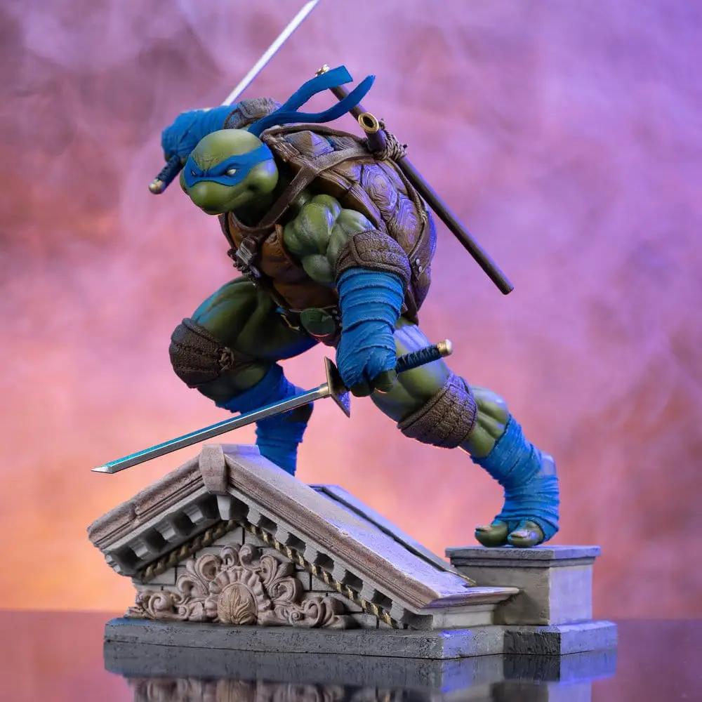 Leonardo TMNT 1/10 Art Scale statue by Iron Studios, green ninja in blue wraps wielding a katana on pedestal.