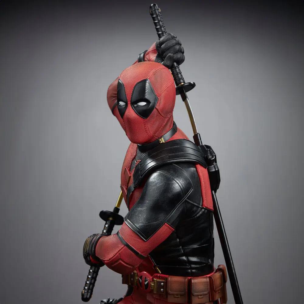 Deadpool 1/4 Legacy Replica Statue by Iron Studios, red and black suit, 58 cm tall.