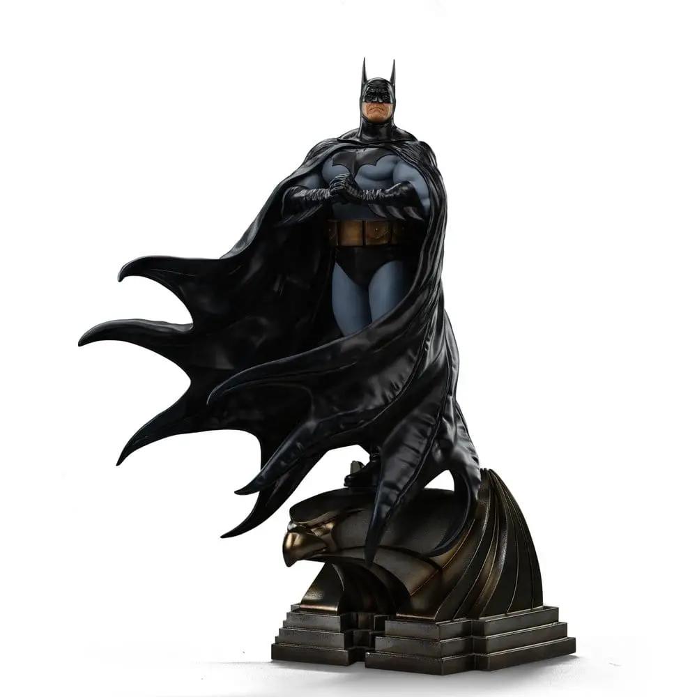 IRON STUDIOS Batman Trinity 1/10 statue with black cape and gray-blue suit, CCXP Exclusive 2025, 31 cm
