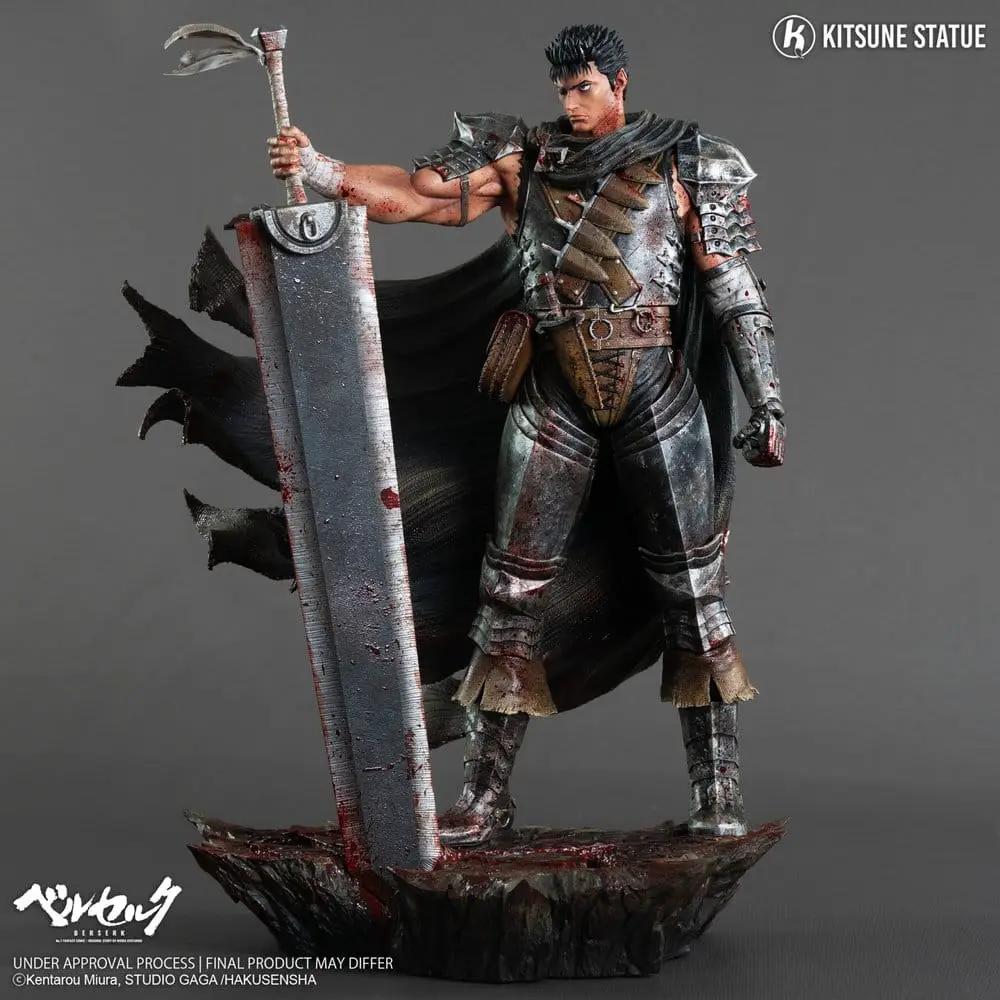 Estatua Berserk Guts 1/6 de Kitsune, figura de acción de 38 cm con armadura plateada y capa.
