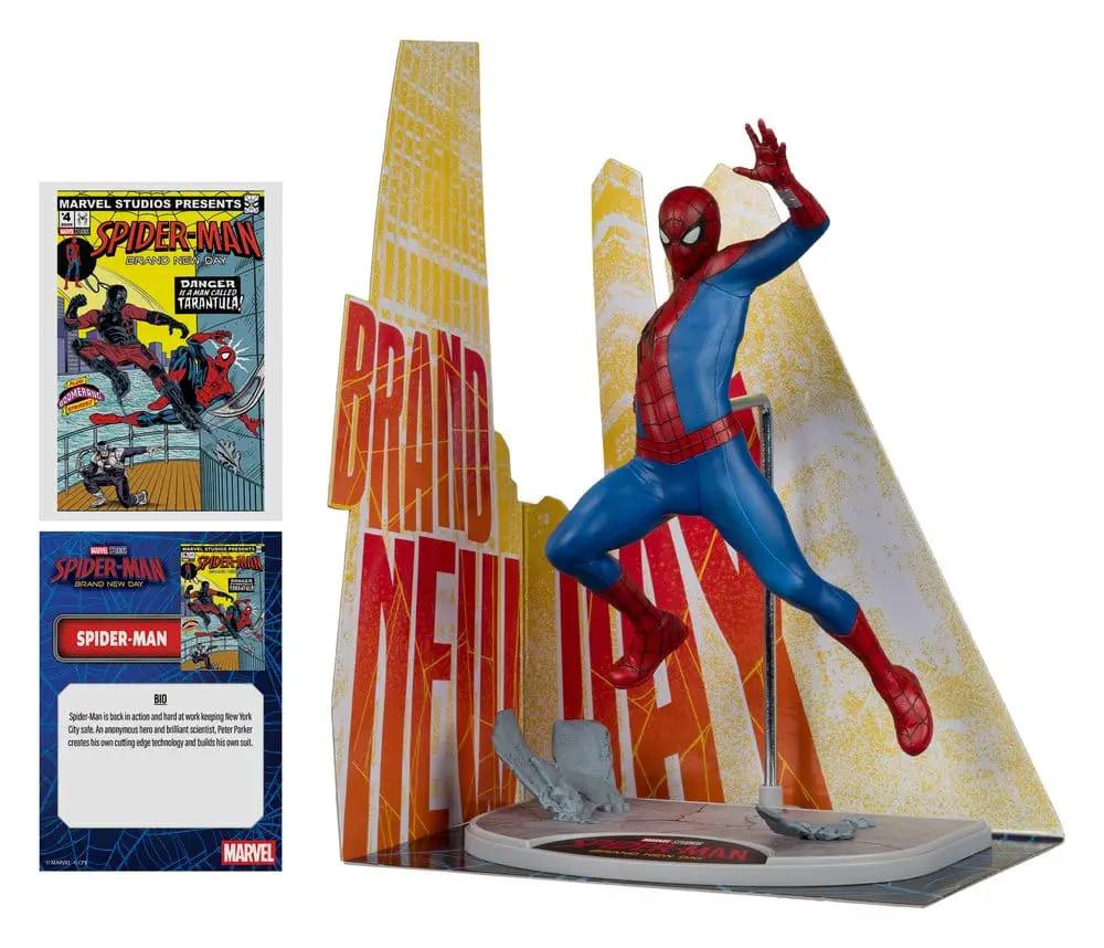 Estatua de Spider-Man 1/6 de MC FARLANE TOYS, Marvel Studios Brand New Day, 24 cm, con base y fondo amarillo.