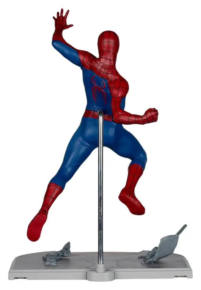 Figura de acción Spider-Man 1/6 de 24 cm en traje rojo y azul, con base gris y soporte.