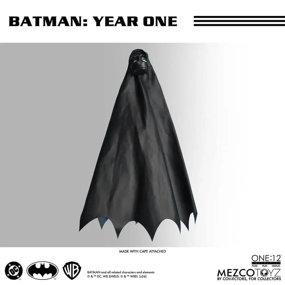 Figura de acción Batman Year One 1/12, capa negra, de Mezco Toys