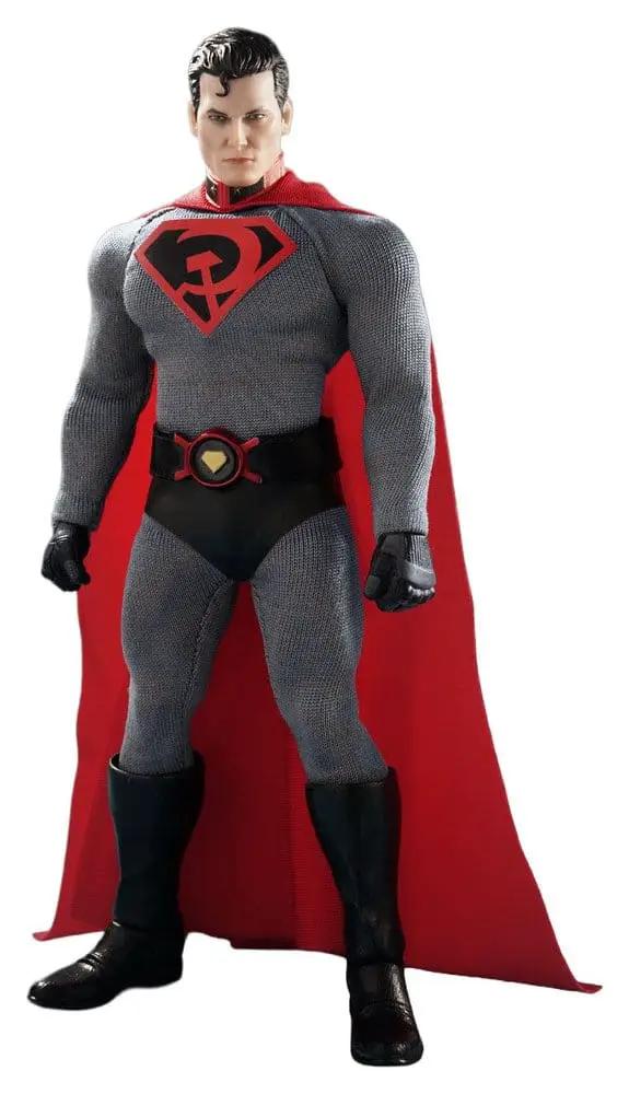 Figura de acción Mezco Toys One:12 Collective Superman Red Son, 17 cm, traje gris con capa roja y emblema rojo.