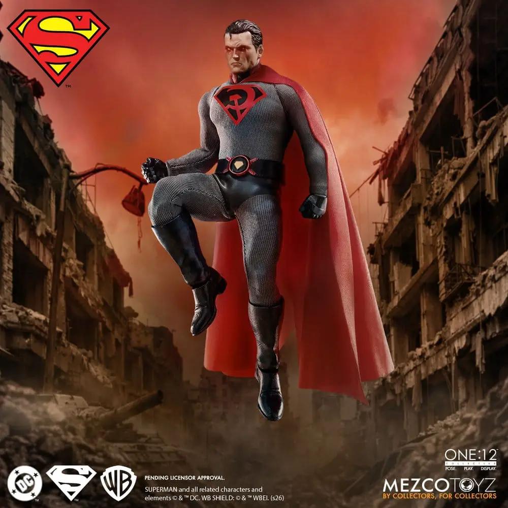 Figura de acción Mezco Toys One:12 Superman: Red Son, 17 cm, traje gris con capa roja