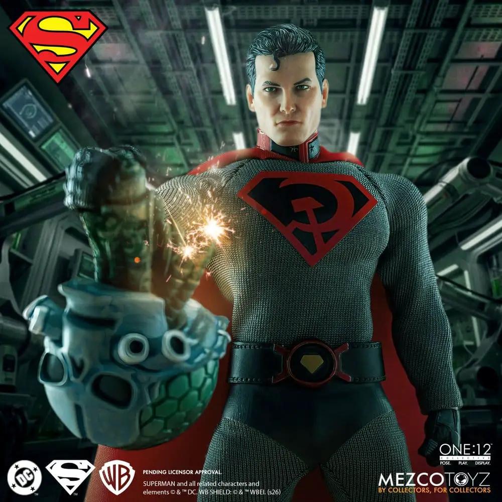 Figura de acción Mezco Toys One:12 Collective Superman: Red Son, 17 cm, traje gris texturizado y capa roja