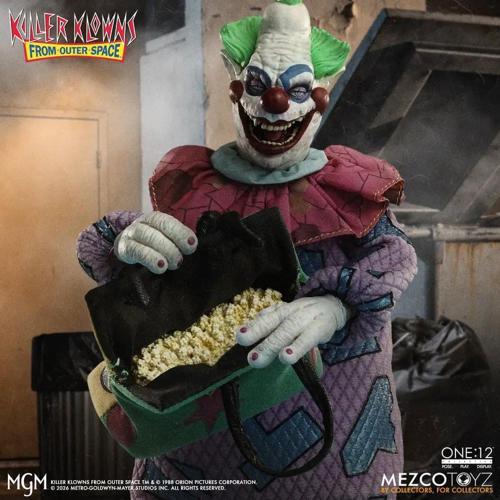 Killer Klowns From Outer Space One:12 Collective action figure, 17 cm, by MEZCO TOYS, clown in purple patchwork suit holding a popcorn bag