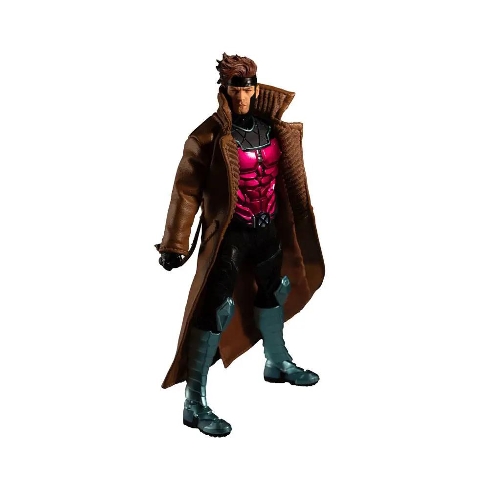 Figura de acción Marvel Gambit 1/12, 17 cm, de Mezco Toys; con gabardina marrón y traje magenta.