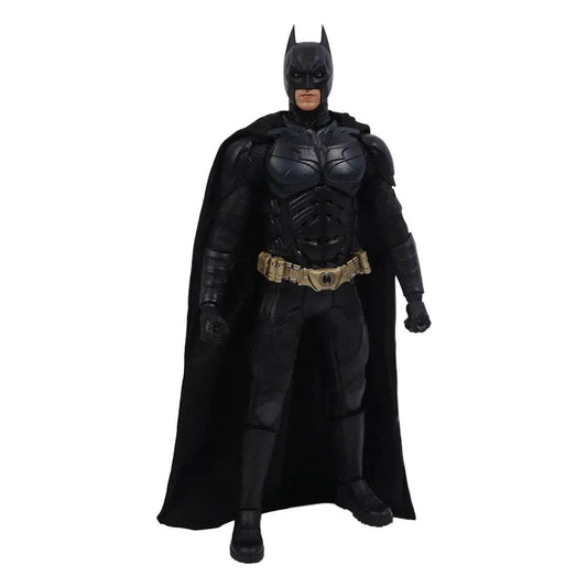 Figura de acción Batman 1/12, 17 cm, de MEZCO TOYS; traje negro con capa y cinturón dorado