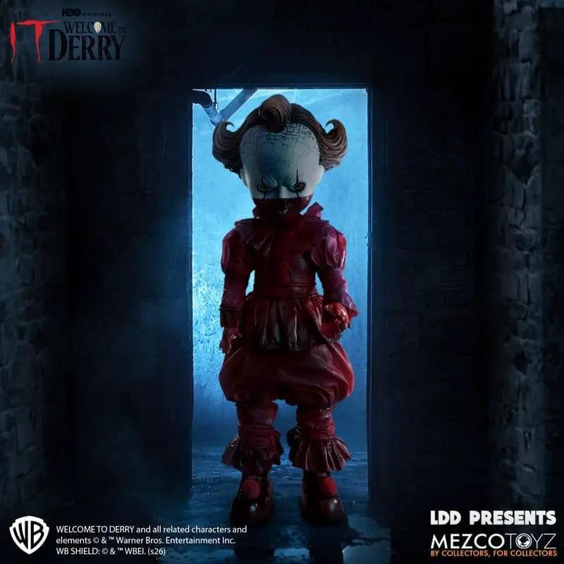 Muñeco Pennywise IT, figura de acción de 25 cm, MEZCO TOYS, traje rojo y rostro inquietante.