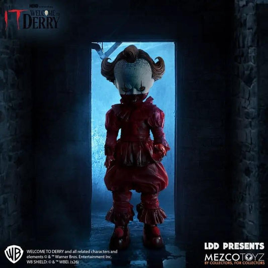 Muñeco Pennywise IT, figura de acción de 25 cm, MEZCO TOYS, traje rojo y rostro inquietante.