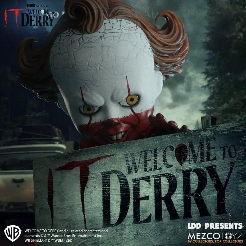 Muñeco Pennywise 25 cm de Mezco Toys, figura de acción IT: Bienvenidos a Derry, rostro blanco y cabello naranja.
