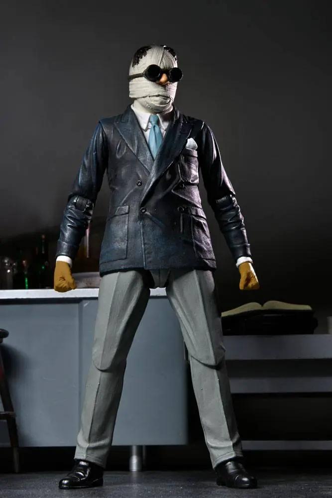 Figura de acción NECA Universal Monsters Ultimate The Invisible Man, 18 cm, con traje azul, pantalones grises y cabeza vendada con gafas