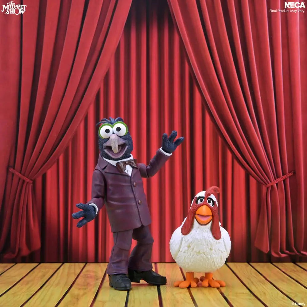 Figura de acción NECA The Muppets Show Gonzo con Camilla, 18 cm, dos figuras en escenario con cortinas rojas