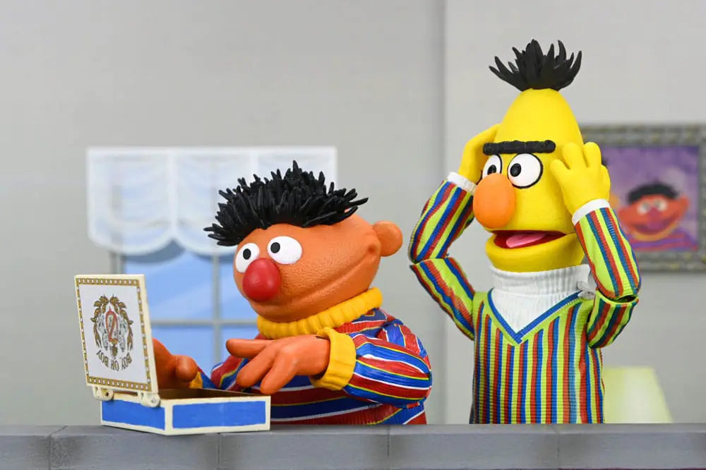 Figura de acción NECA Sesame Street Ultimate Bert, 18 cm, dos figuras Bert y Ernie junto a un cofre abierto